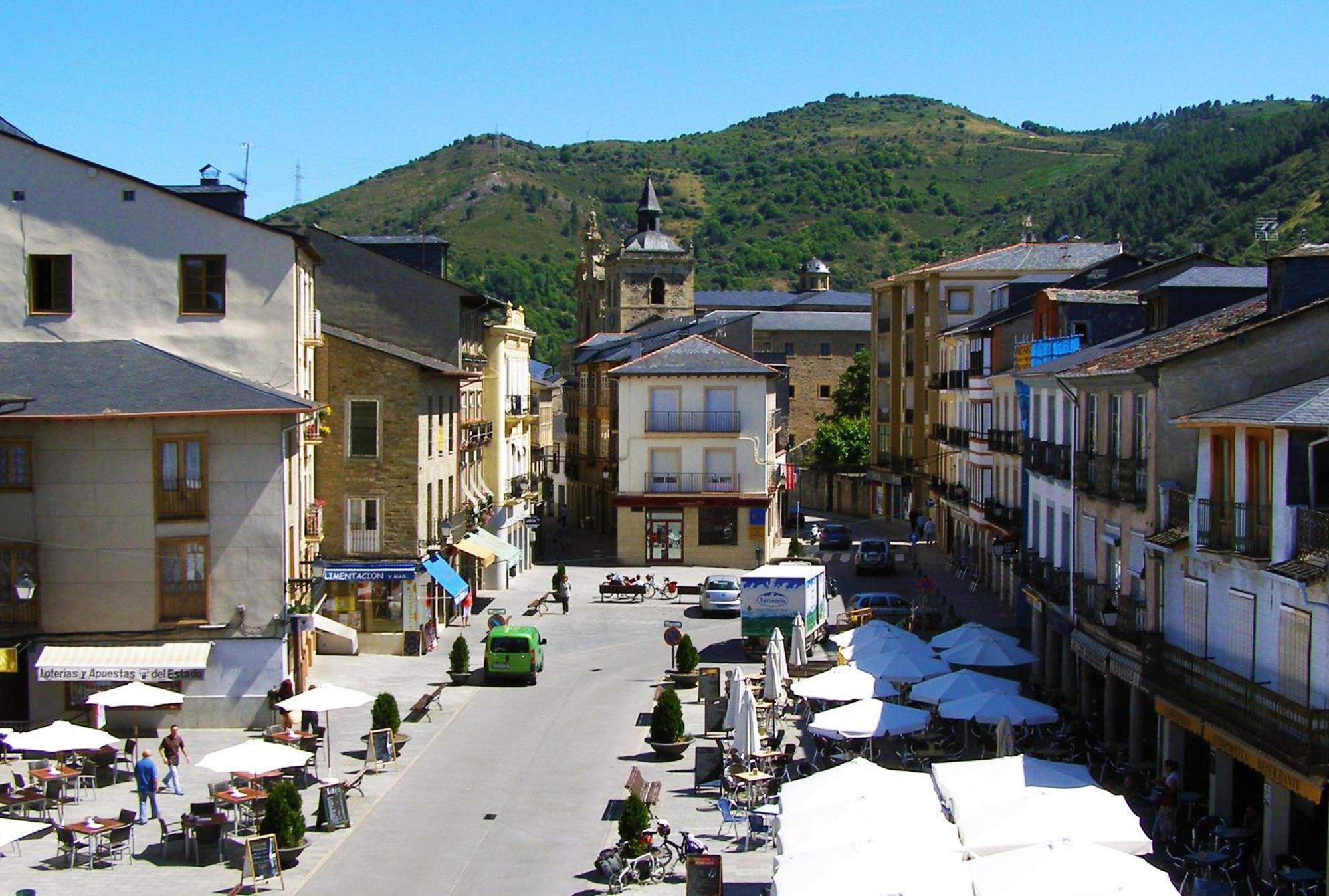 Plaza Mayor Villafranca Del Bierzo Extérieur photo
