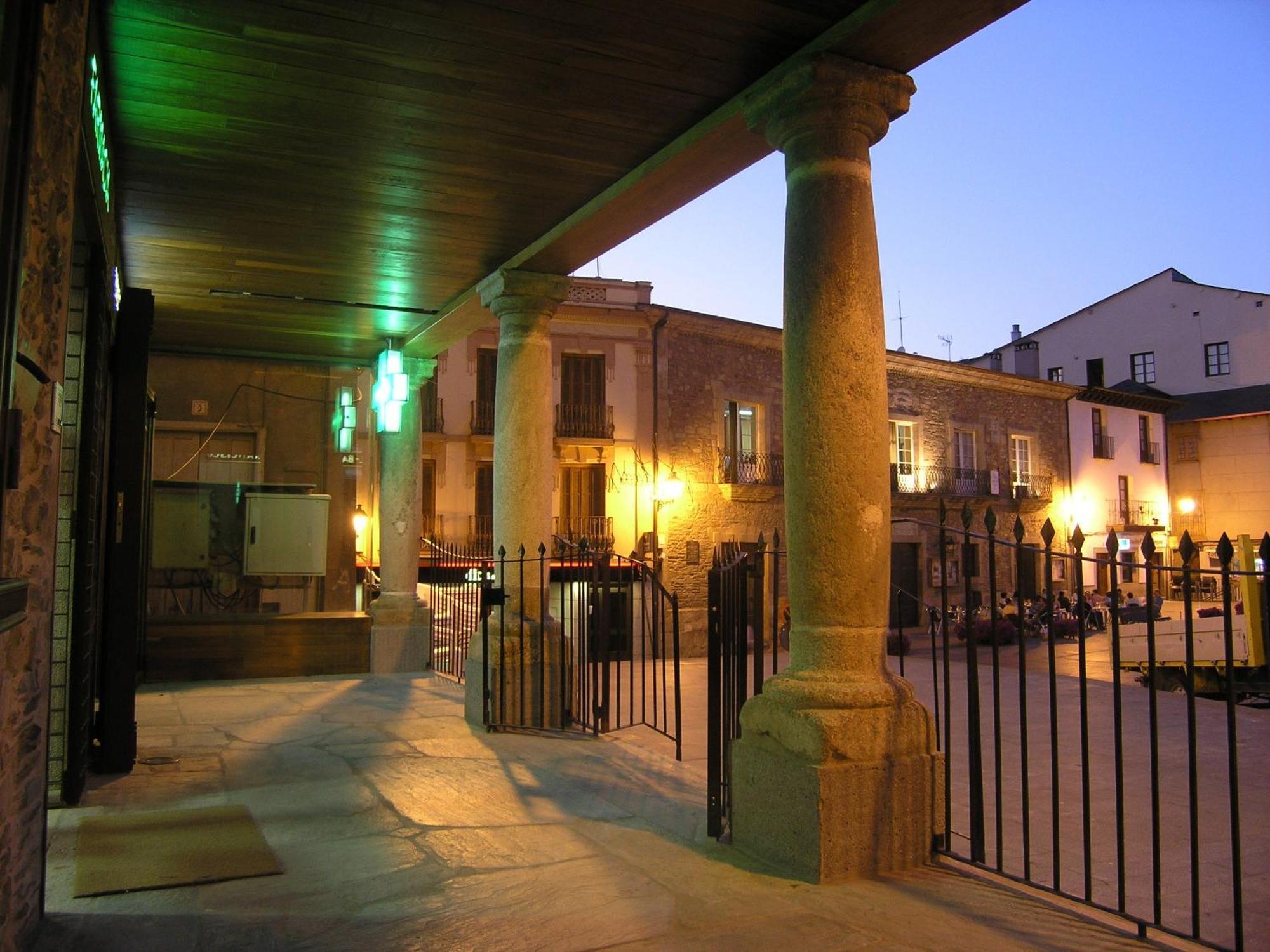 Plaza Mayor Villafranca Del Bierzo Extérieur photo