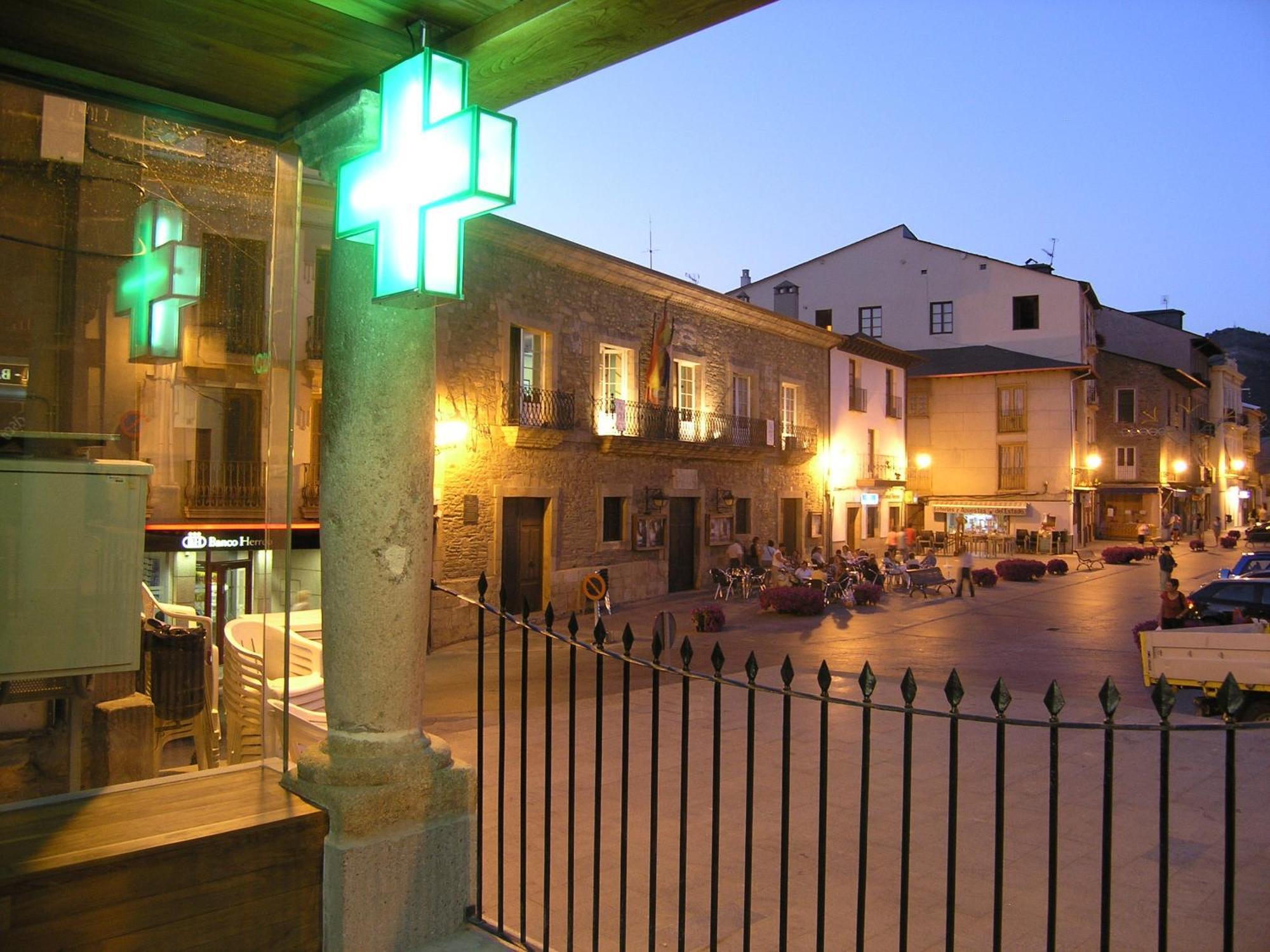 Plaza Mayor Villafranca Del Bierzo Extérieur photo